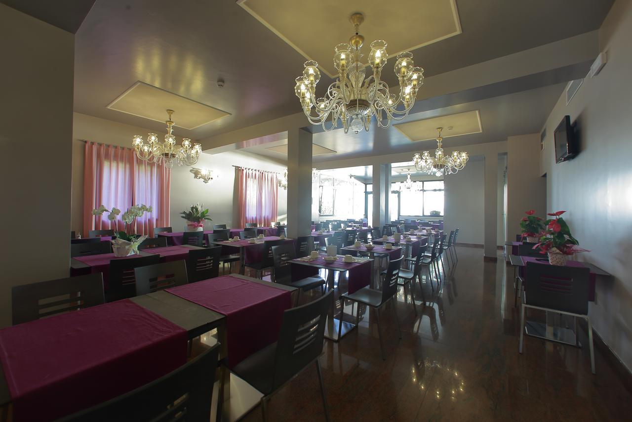 Hotel San Marco ペスキエーラ・デル・ガルダ エクステリア 写真